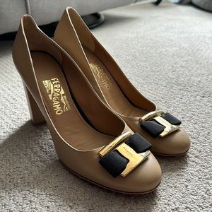 Salvatore Ferragamo US Size 10 - bow pumps
